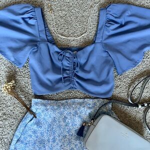 Abercrombie & Fitch Cropped Top with Flowing Sleeves